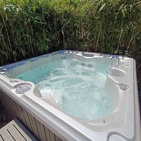La Capitelle , Double Independante Avec Piscine 住宿加早餐酒店 *