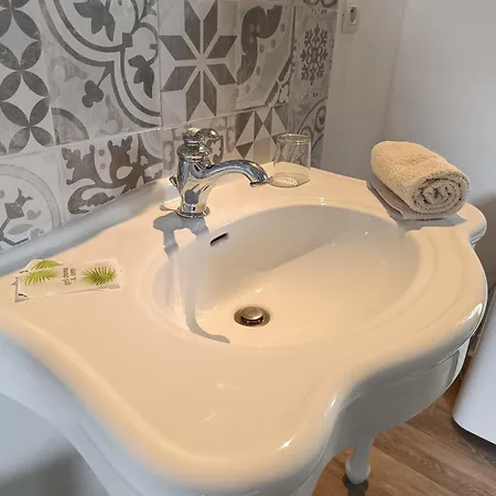 La Capitelle , Double Independante Avec Piscine Frühstückspension 3*